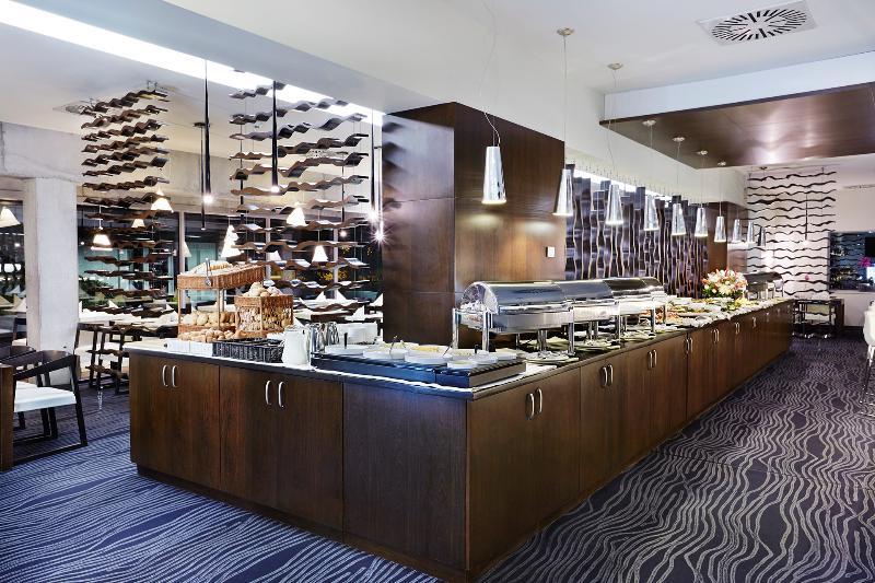 Royal Tulip Sand Kolobrzeg Luaran gambar The buffet at the lounge